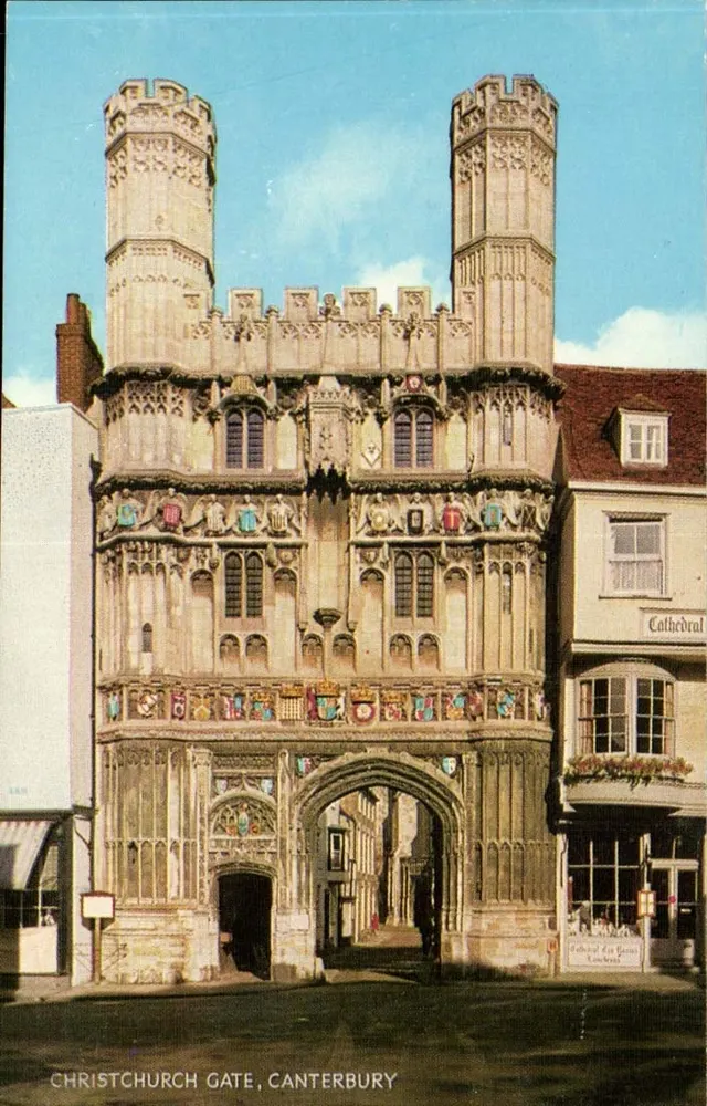 Christchurch Gate, Canterbury — Ansicht der monumentalen Eingangspforte — J. Salmon, Sevenoaks - Vorderseite