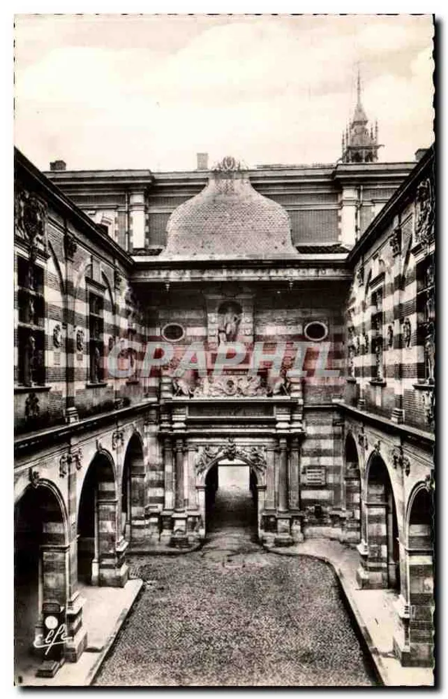 Toulouse — O Capitole — Pátio Henri IV — início do século XVII - Frente