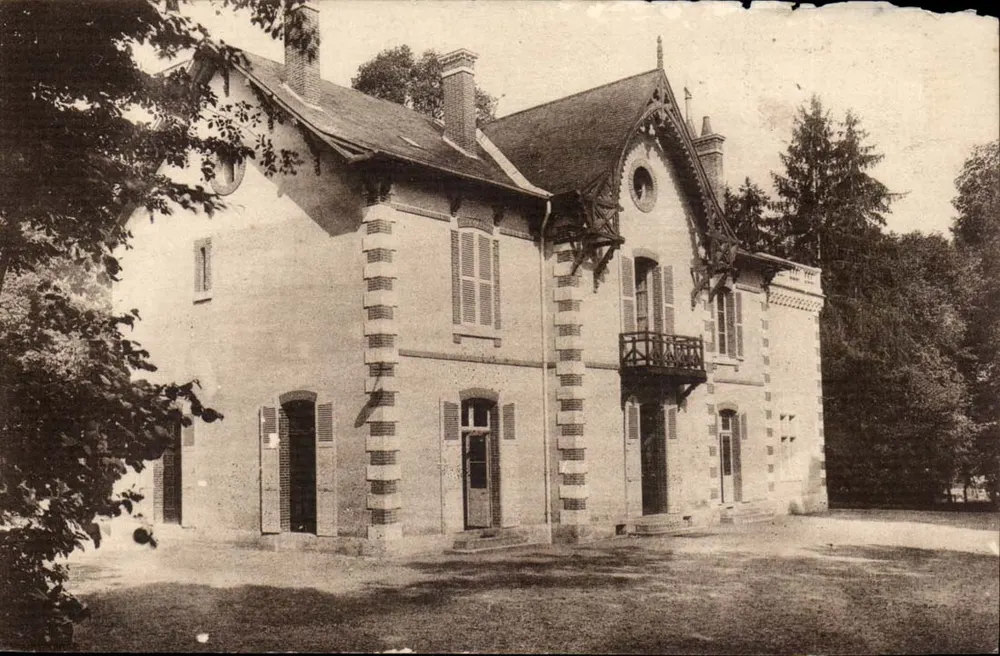 Holzhaus — neugotischer Stil — Laboratoires Maurice Robin, Paris - Vorderseite