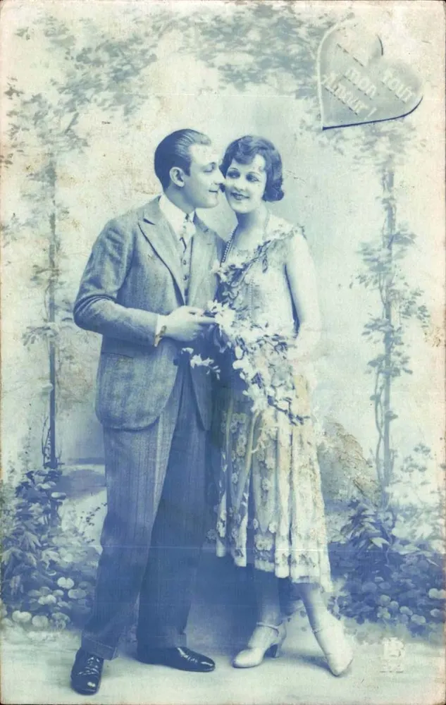 Casal em traje da época — estúdio fotográfico — Edição L. Bergeret - Fabricação Francesa - Frente
