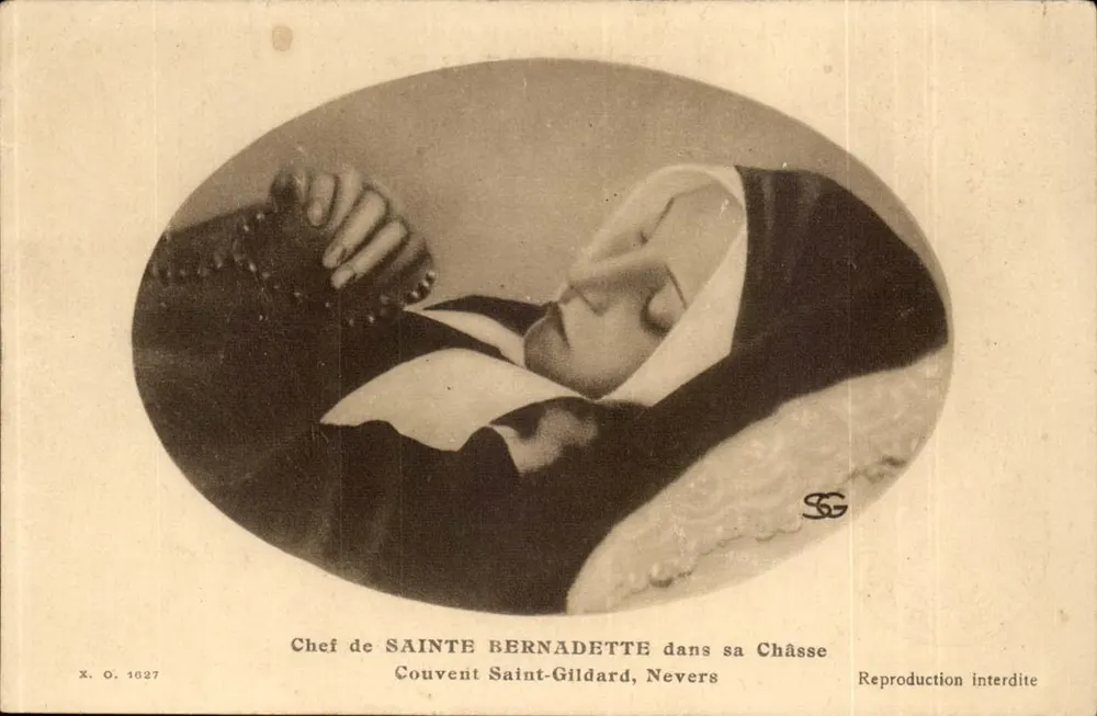 Kopf der hl. Bernadette in ihrer Reliquienschale — Konvent Saint-Gildard, Nevers — X.O. 1627 - Vorderseite