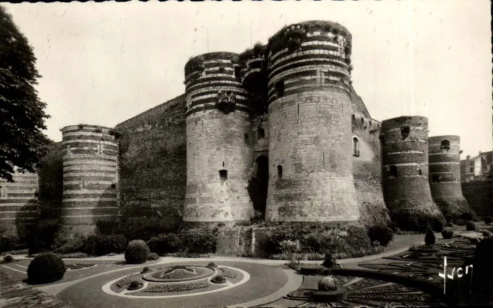 Castelo de Angers — jardins — Edições de Arte, n° 1420 - Frente