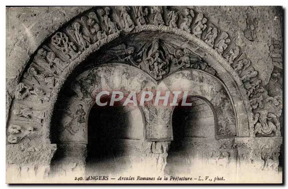 Angers — Romeinse boog van de Prefectuur — L. V., fot. - Voorkant