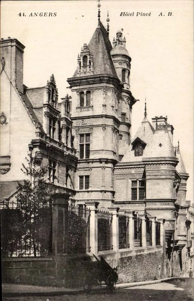 Angers — Hotel Pincé — A. B. - Frente
