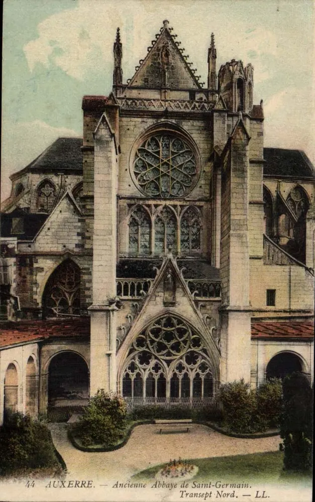 Auxerre — Alte Abtei Saint-Germain. Nordtransept — LL. - Vorderseite