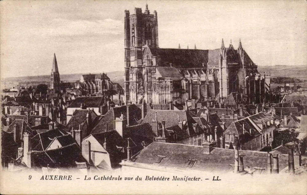 Auxerre — Die Kathedrale vom Manifacteur-Belvédère aus gesehen — LL. - Vorderseite