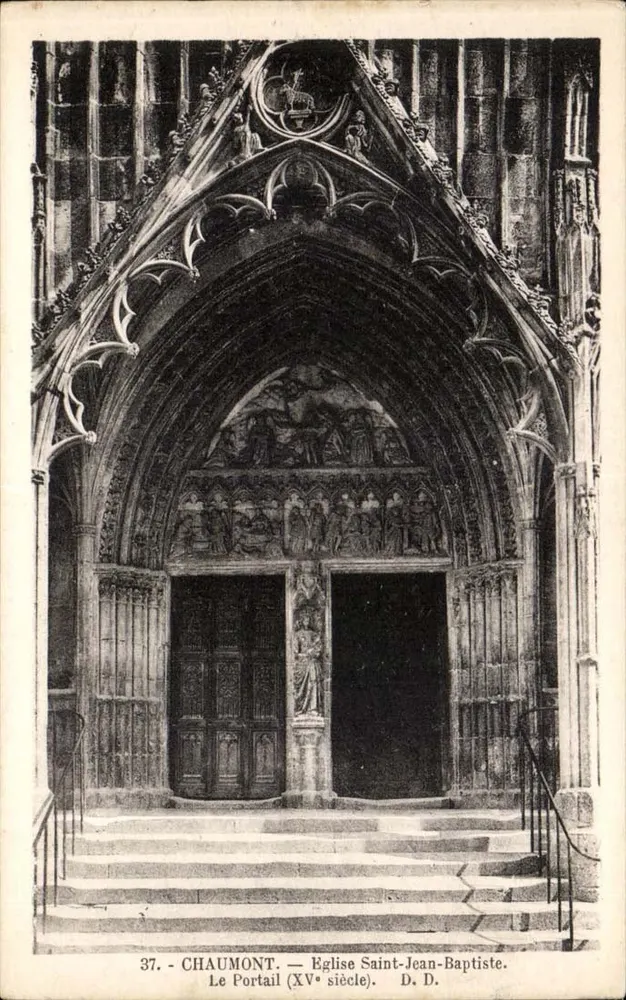 Chaumont — Kirche Saint-Jean-Baptiste, das Portal des 15. Jahrhunderts - Vorderseite
