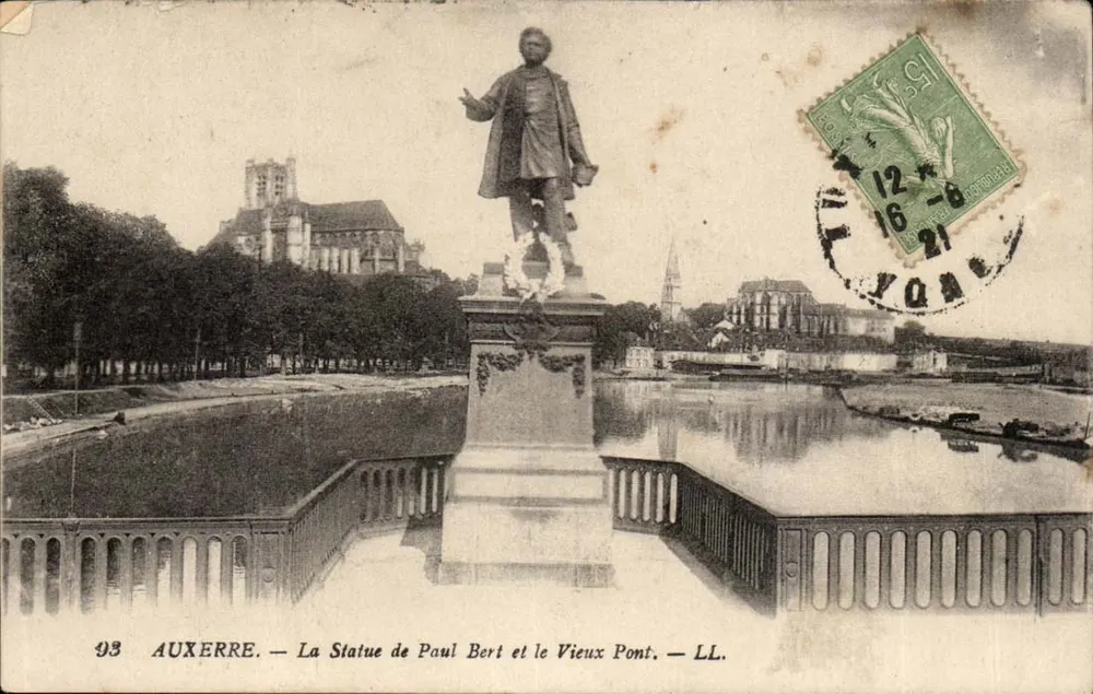 Auxerre — La Statue de Paul Bert et le Vieux Pont — LL. - Recto