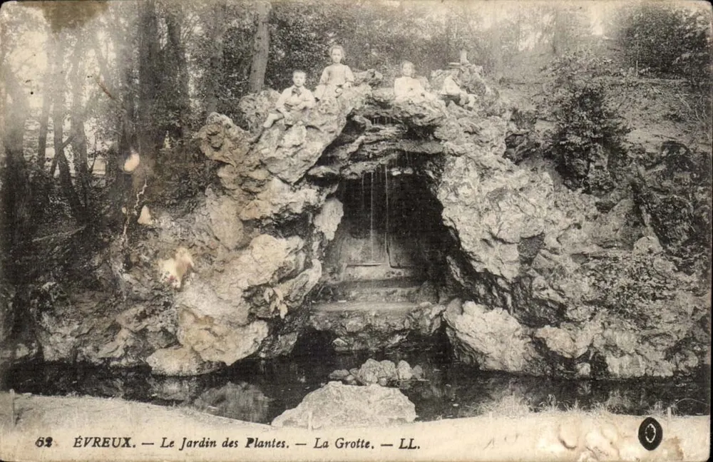 Évreux — Der Botanische Garten — Die Höhle — LL. - Vorderseite