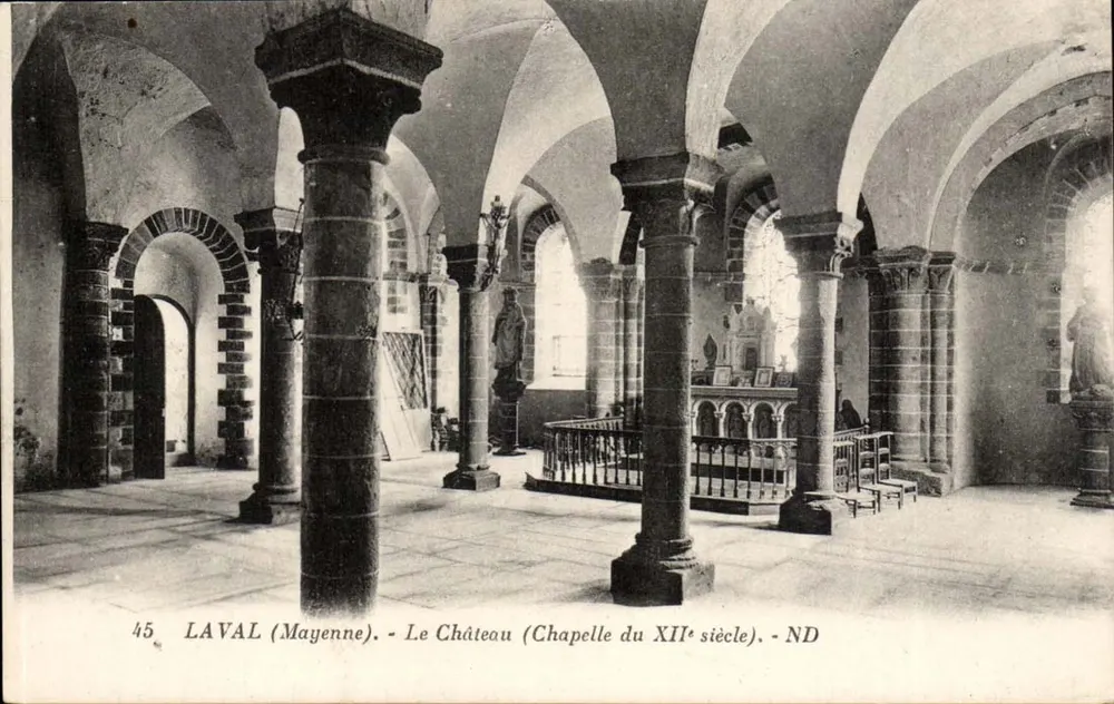 Laval (Mayenne) — O Castelo (Capela do Século XII) — ND - Frente