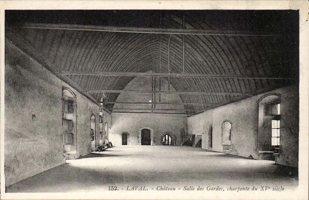 Laval — Schloss — Wachzimmer, Holzbau des 15. Jahrhunderts - Vorderseite