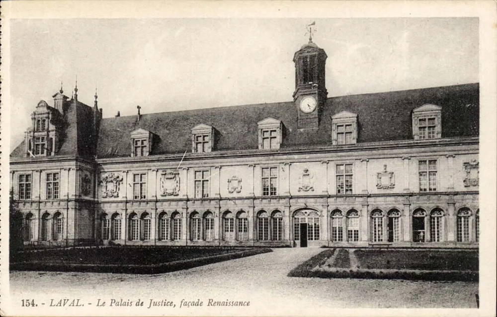 Laval - Het Paleis van Justitie, renaissancegezicht - Voorkant