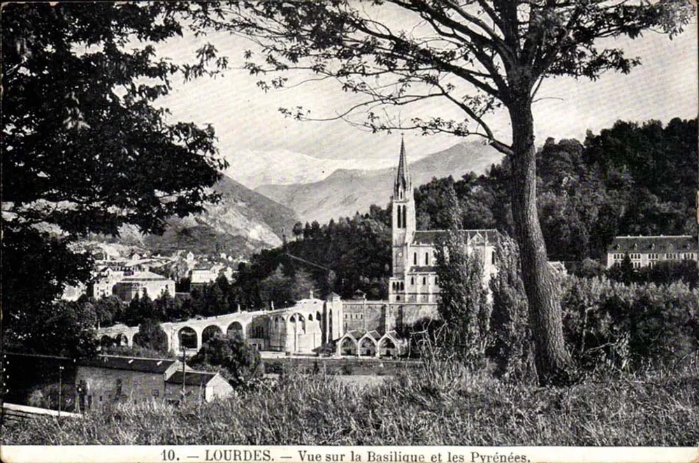 Lourdes — Ansicht der Basilika und der Pyrenäen — n°10 - Vorderseite