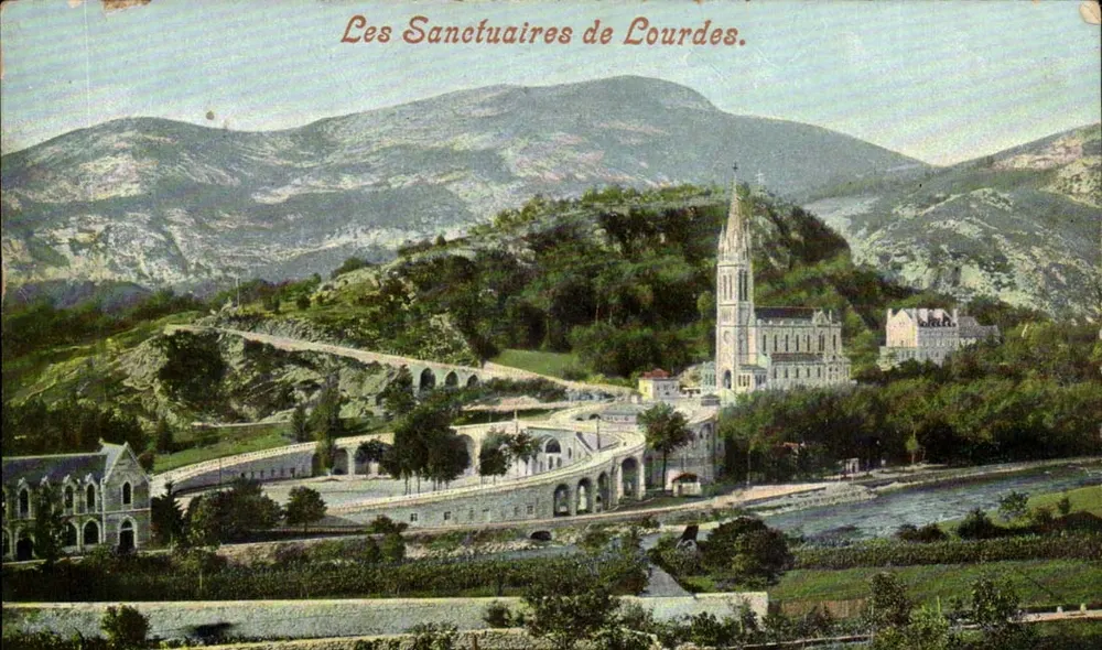 Os Santuários de Lourdes — vista panorâmica — Edição da Aliança Católica, Lourdes (H.P.) - Frente