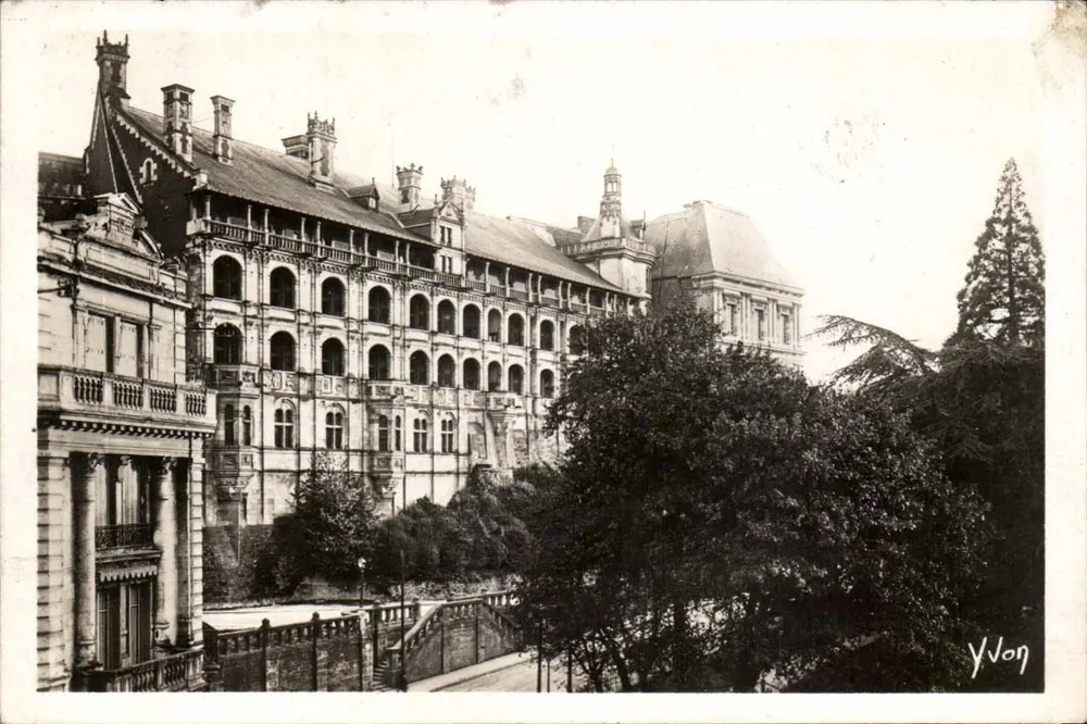 Schloss Blois — Flügel von François I. — Y. Von - Vorderseite