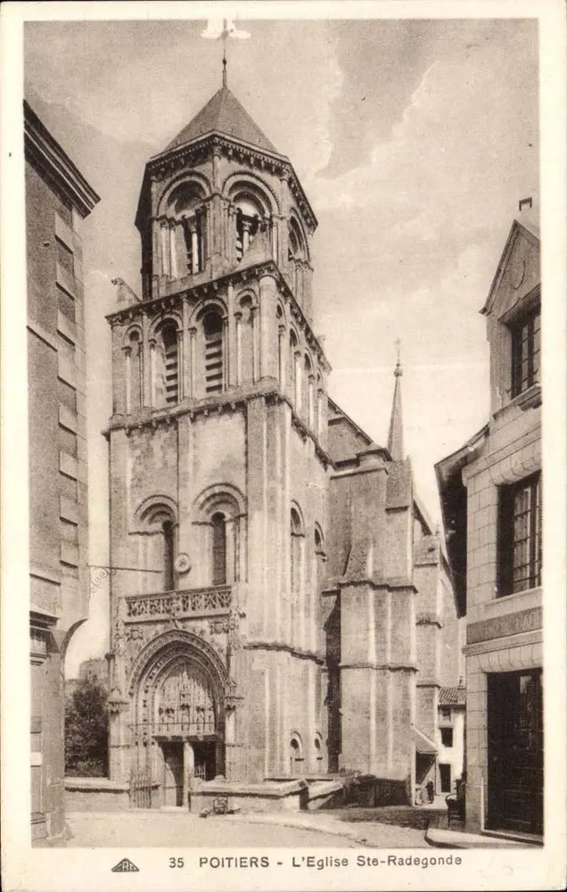 Poitiers - A Igreja de Santa Radegunda — editor ARA, n° 35 - Frente