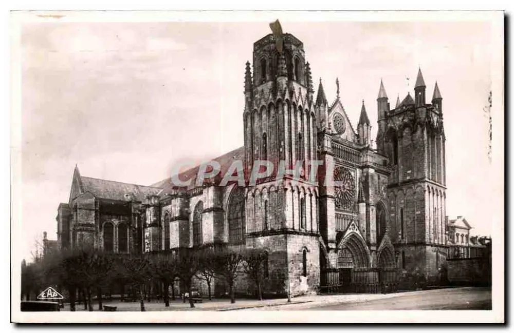 Poitiers — A Catedral — C. A. P. Strasbourg - Frente