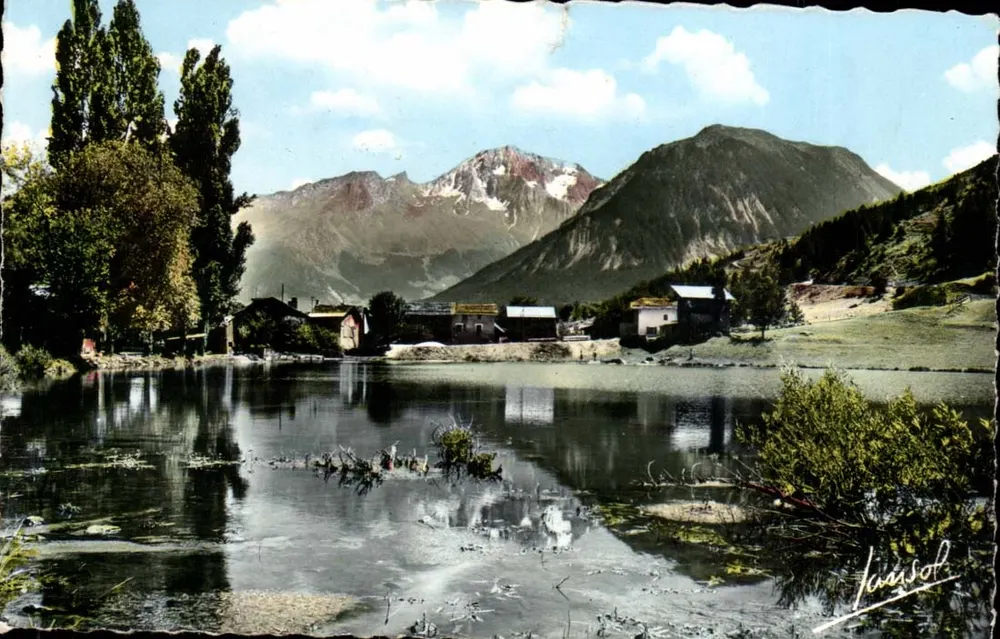 O Verão nas Alpes — 12 — Edifícios na água — Moutiers-Savoie - Frente