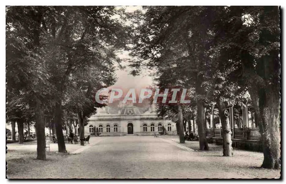 Néris-les-Bains — Avenida do Parque, entrada do estabelecimento termal — editor não visível - Frente
