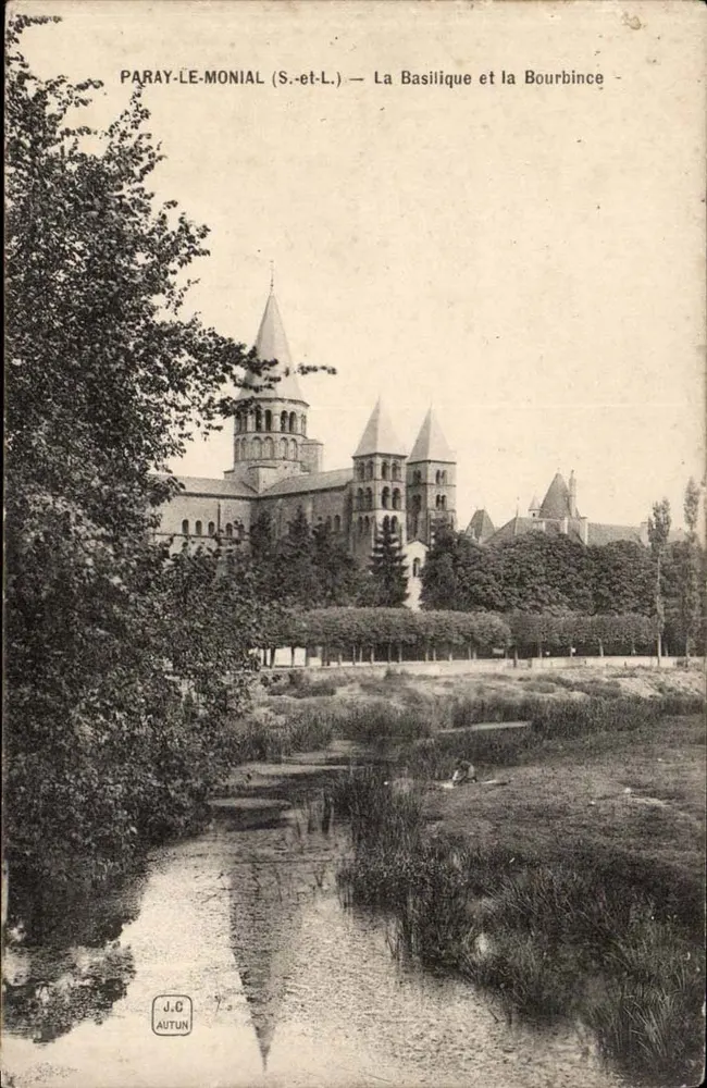 Paray-le-Monial (S.-et-L.) — A Basílica e a Bourbince — J.C. Autun - Frente