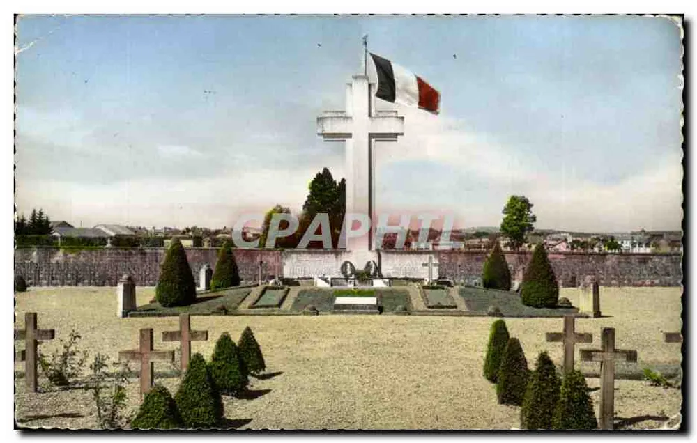 Cemitério militar de Verdun — Tumba dos Sete Soldados desconhecidos — Editor: Glorieux Souvenirs - Frente