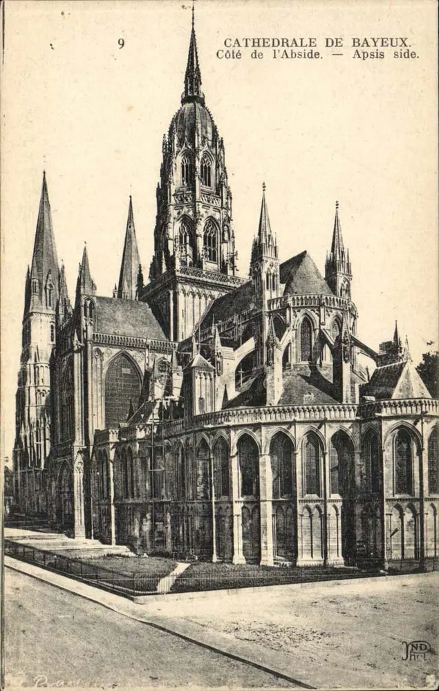 Catedral de Bayeux — Lado da Abside — editor JND, n°9 - Frente