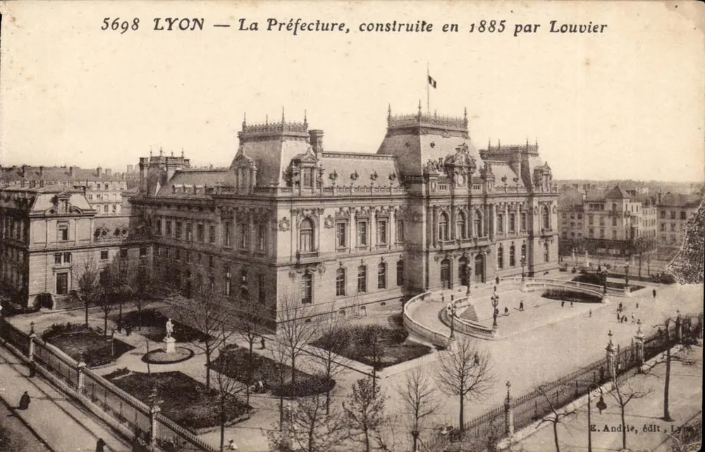LYON — La Prefectura, construida en 1885 por Louvier — E. André, editor Lyon - Anverso