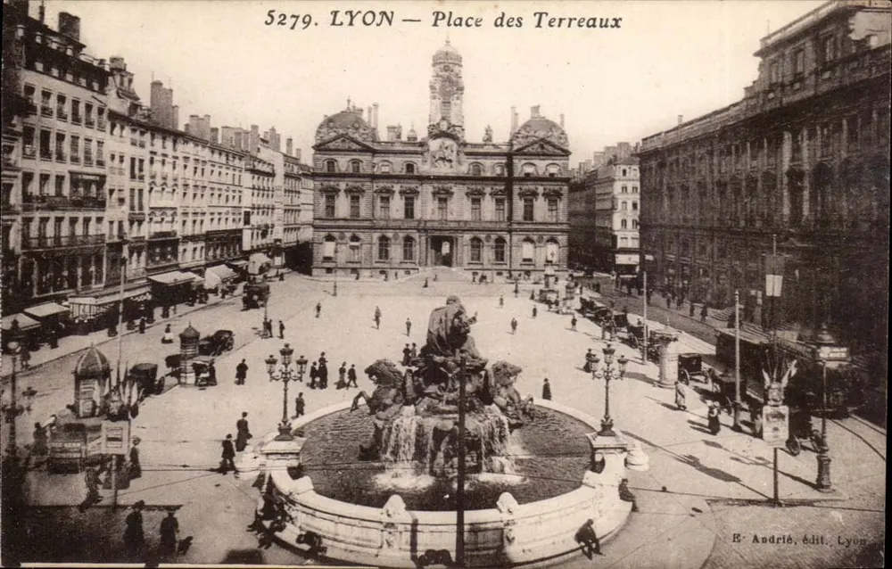LYON — Praça dos Terreiros — R. Andrié, editor Lyon, n° 5279 - Frente
