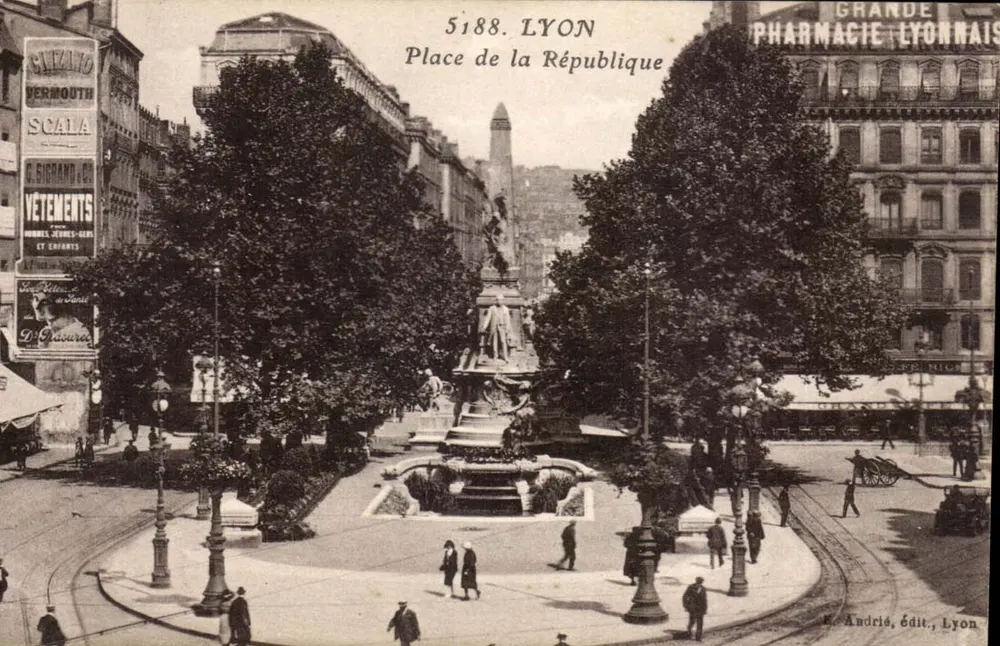 Place de la République — Lyon — E. Andrés, editor, Lyon - Frente