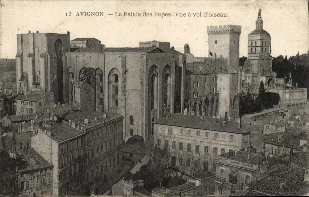 Avignon — Das Palais des Papes. Vogelperspektive. - Vorderseite