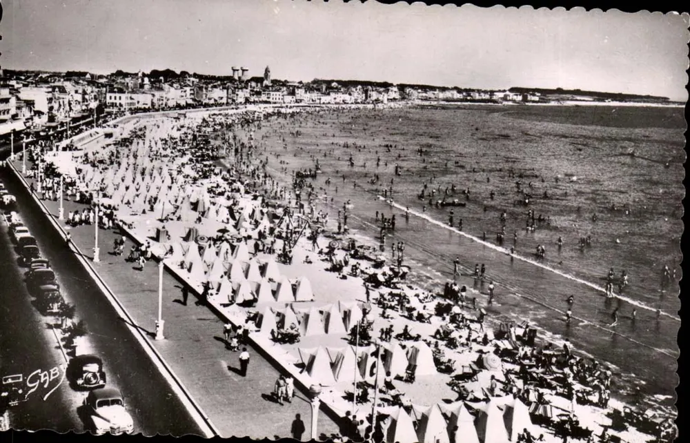 Les Sables-d'Olonne (Vendée) — A Praia — Edições Gaby - Frente