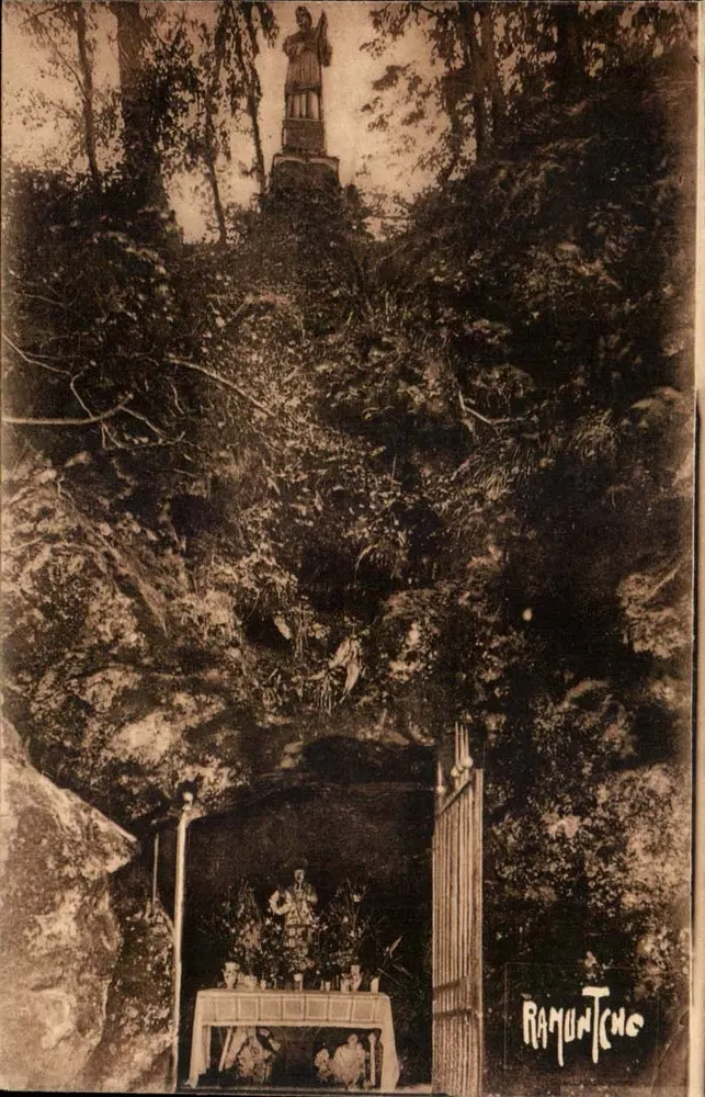 Forêt de MERVENT — Grotte du Père Montfort — Éditeur Ramuntcho - Recto