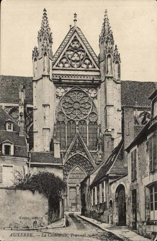 AUXERRE — A Catedral, transepto sul — Toulot, editor - Frente