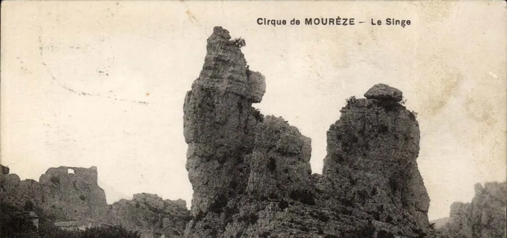 Cirque de MOURÈZE — O Macaco — Fotografia Trual - Frente