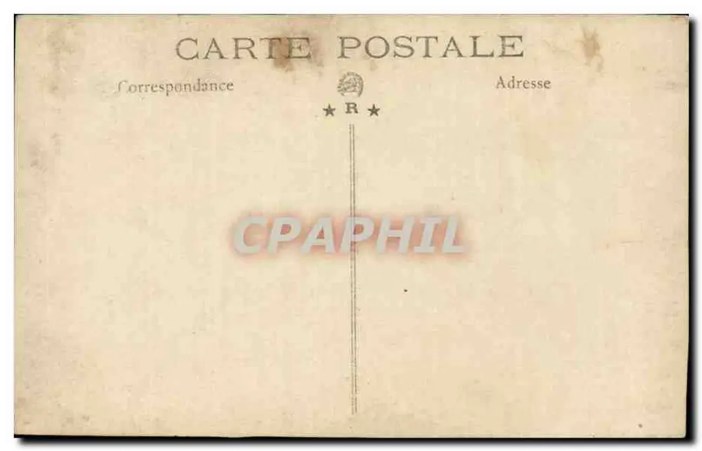 Donna in mantello di pelliccia — Parigi, intorno al 1920 — Cartolina - Verso