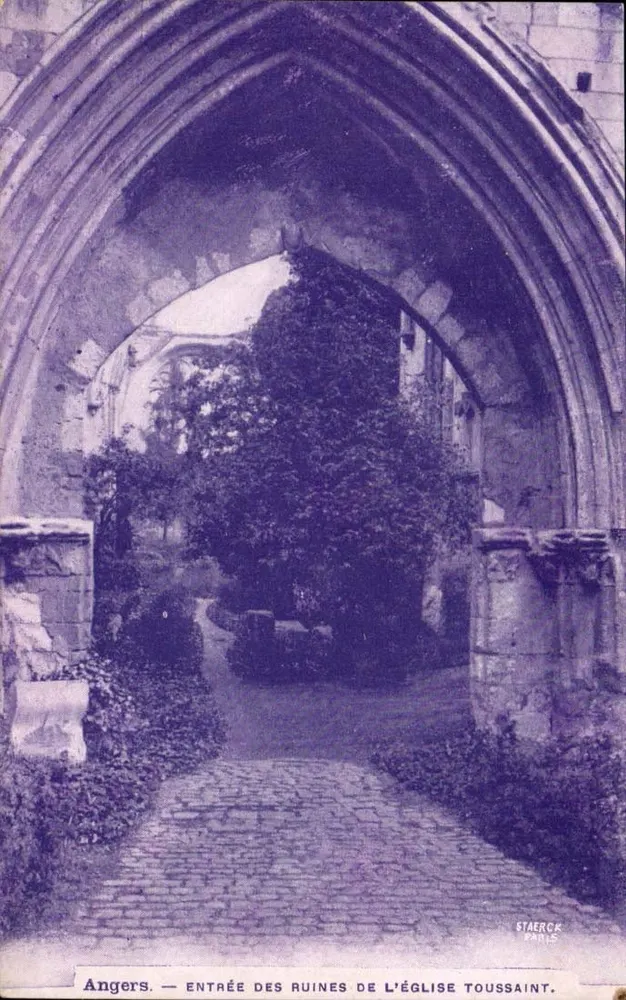 Angers — Entrée des ruines de l'église Toussaint — Staerck Paris - Recto