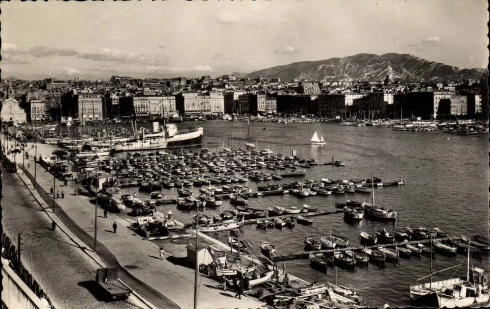 Porto de Marselha — Vista Geral do Velho Porto — Sociedade Edições da França - Frente
