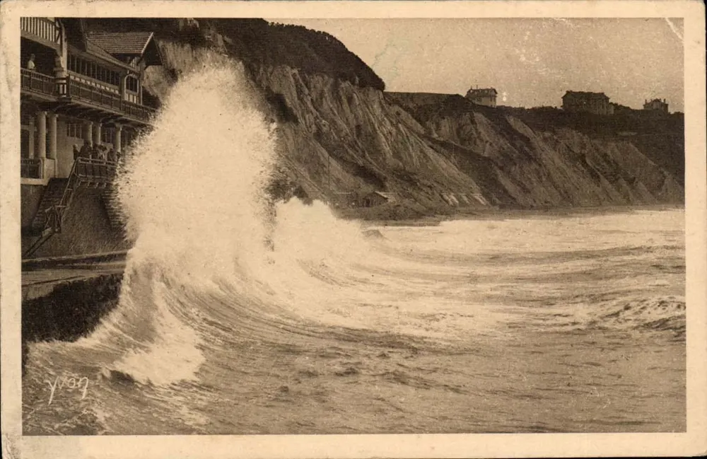 Biarritz — Efeito de onda na Costa Basca — Edição de Arte YVON, N° 16 - Frente