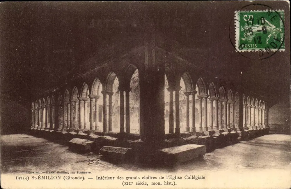 St-Émilion (Gironde) — Innenansicht der großen Klausuren der Collegiatenkirche (13. Jahrhundert, historisches Monument) — Henry Guillier, rue Fonoueuve - Vorderseite