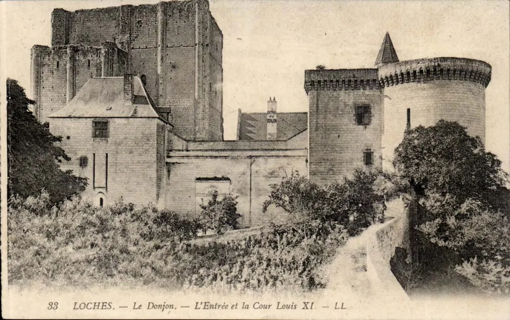 Loches — Der Bergfried. — Der Eingang und der Hof von Ludwig XI. — LL - Vorderseite