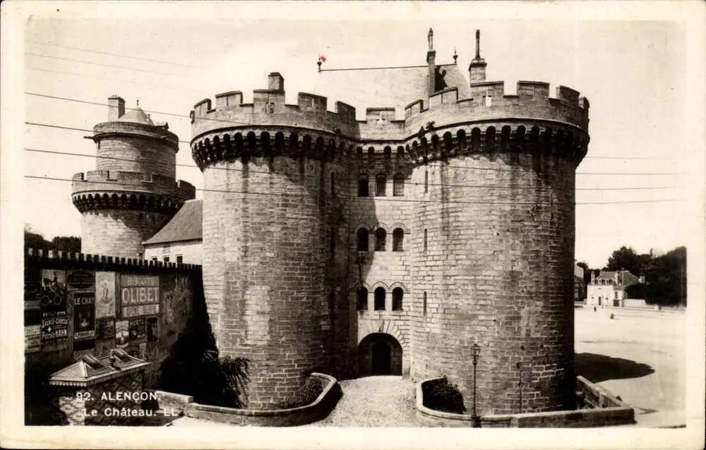 Alençon — O Castelo — editor C.P.A.P.H.I.L. n° 92 - Frente