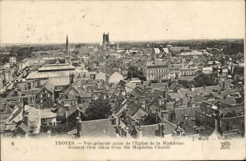 Troyes — Allgemeine Ansicht vom Kirchhof der Madeleine — J. Mary — Troyes. - Vorderseite