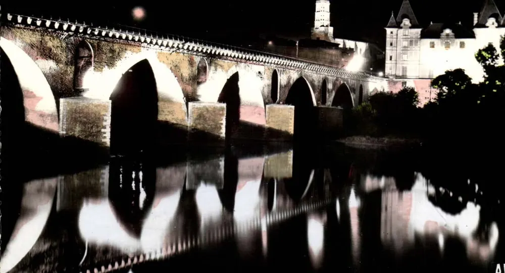 Montauban — O Velho Ponte (século XIV) e a Igreja de São Jacinto, Vista Noturna — Editor: Sté des Cartes Postales APA - Frente