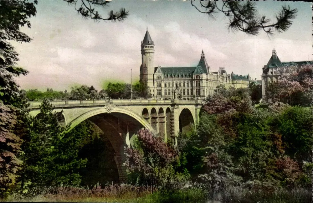 Ponte Adolphe e Caixa de Poupança — Luxemburgo — Foto verdadeira — Reprodução proibida - Frente