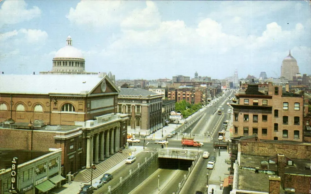 Ansicht von Boston — Huntington Avenue — Symphony Hall und John Hancock Building — Verlag Bromley and Company, Inc., Boston 16, Mass. - Vorderseite