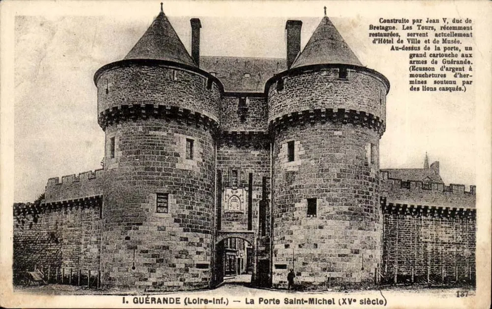 I. GUÉRANDE (Loire-Inf.) — A Porta São Miguel (século XV) — F. Chapeau, Nantes - Frente