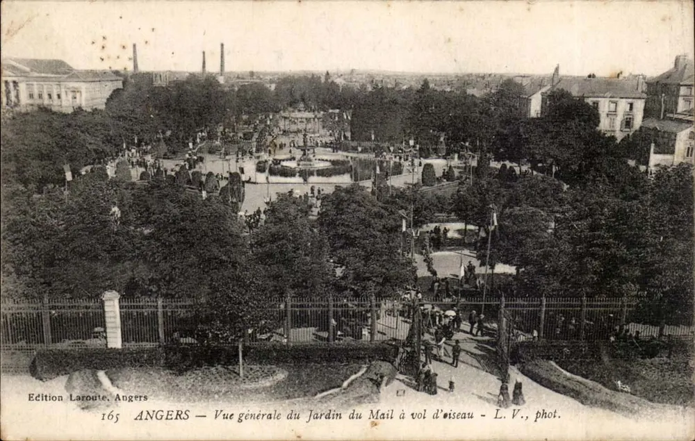 ANGERS — Allgemeiner Blick auf den Jardin du Mail von oben — Edition Laroute, Angers, n°165 - Vorderseite