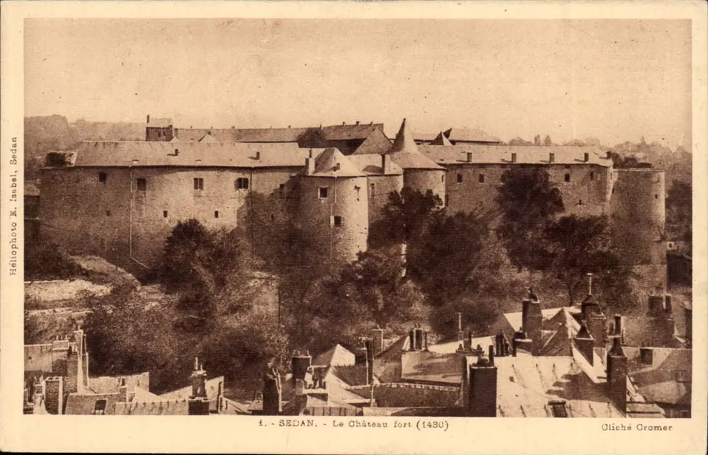 Sedan - Het sterke kasteel (1430) — Héliophoto E. Isabel, Sedan, n°4 - Voorkant