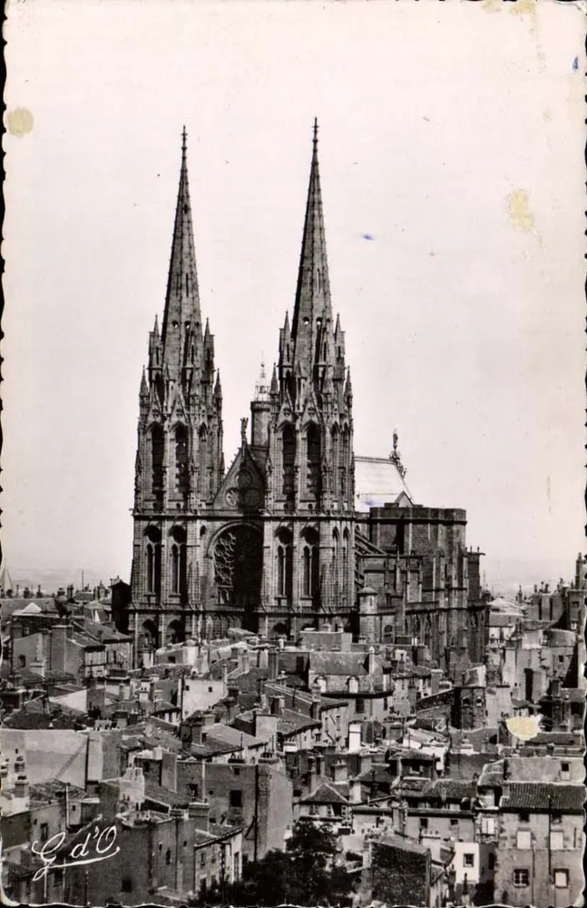 Kathedrale von Clermont-Ferrand — Spitztürme des 19. Jahrhunderts — Photo-Édition G. D'O. - Vorderseite