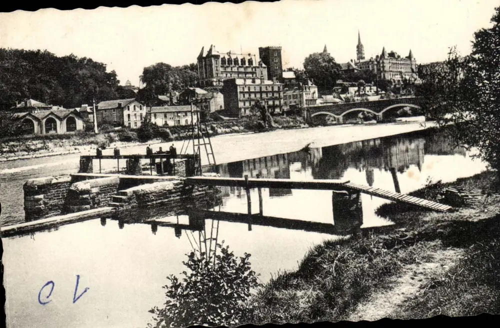 Pau — Panorama e o Rio Oise — Chez les Arts Photographiques, Paris 15 - Frente